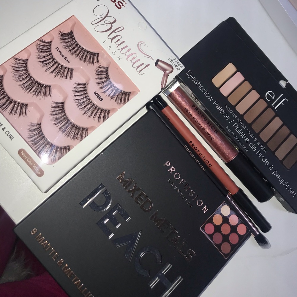 Makeup bundle - Picture 2 of 4